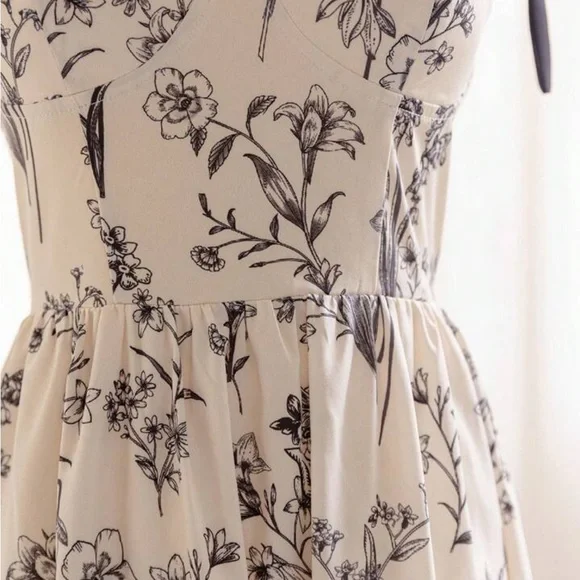 Floral Print Maxi Dress - Picture 6 of 6